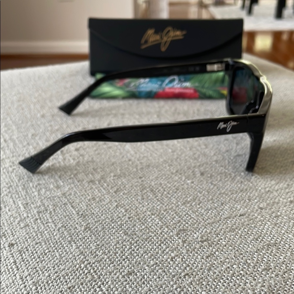 Maui Jim ‘Ōpio Sunglasses - Picture 2 of 11
